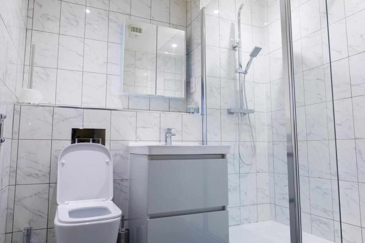 Pahuna Ghar Birmigham City 2 Bedroom Apartment- Short To Mid Term Let-Free Secure Parking Birmingham Ngoại thất bức ảnh